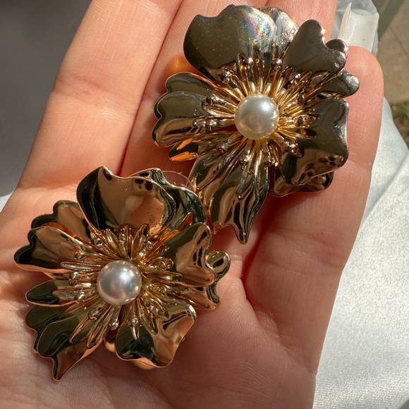 ZARA lux unique Gold Floral Pearl Earrings - Picture 12 of 12